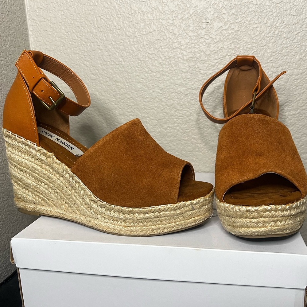 1"platform, 3.75" espadrille wedge heel
Rubber sole
